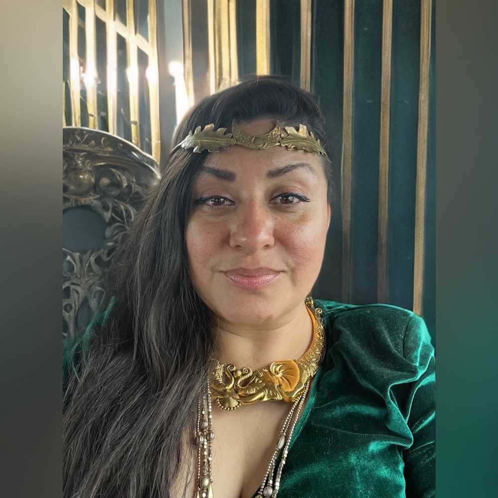Meet your Posher, Crystal
